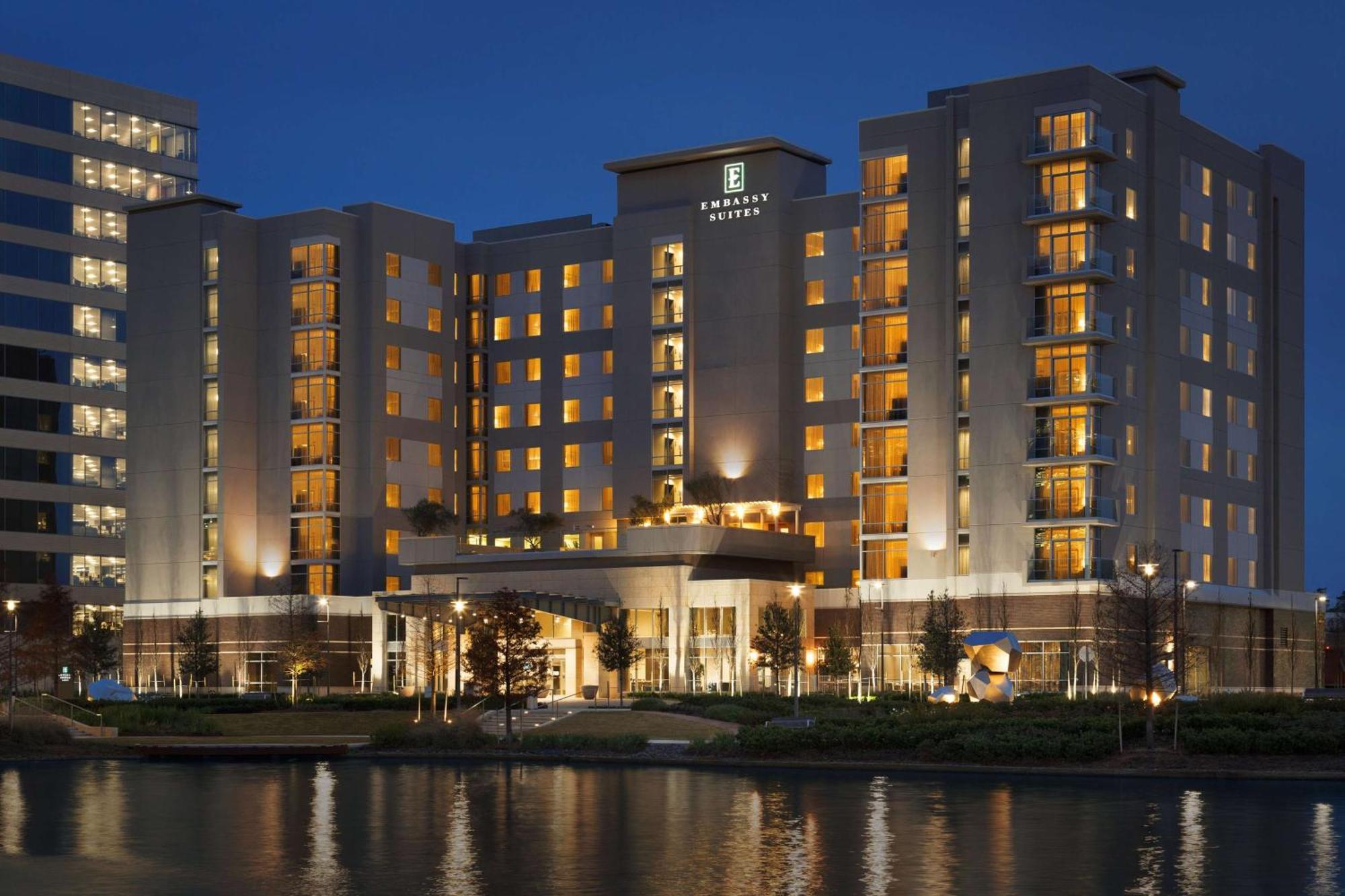 Embassy Suites By Hilton Удландс Екстериор снимка